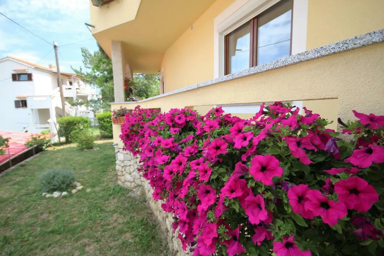 Apartments Sersic 0*, Baska (Krk)